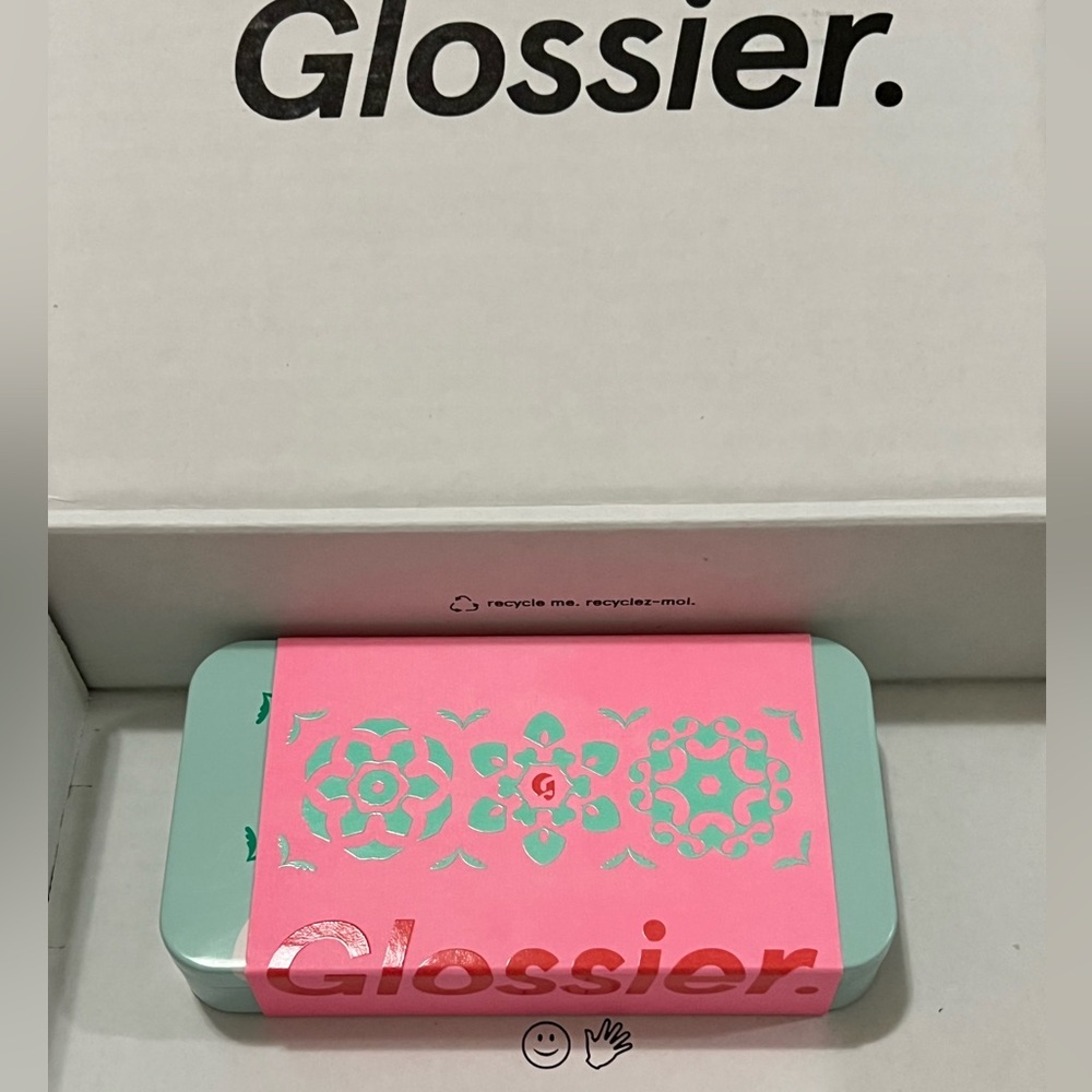 BNIB-VERY RARE ⭐️GLOSSIER ⭐️ LIMITED EDITION EYES STAR KIT- Xmas Capsule 2022